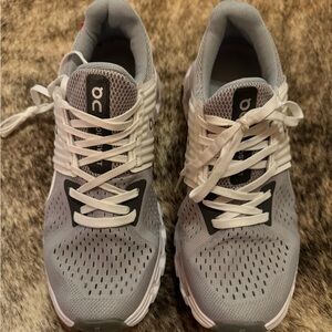 Women’s grey on cloud shoes